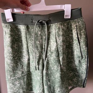 lululemon athletica shorts (mens size medium)